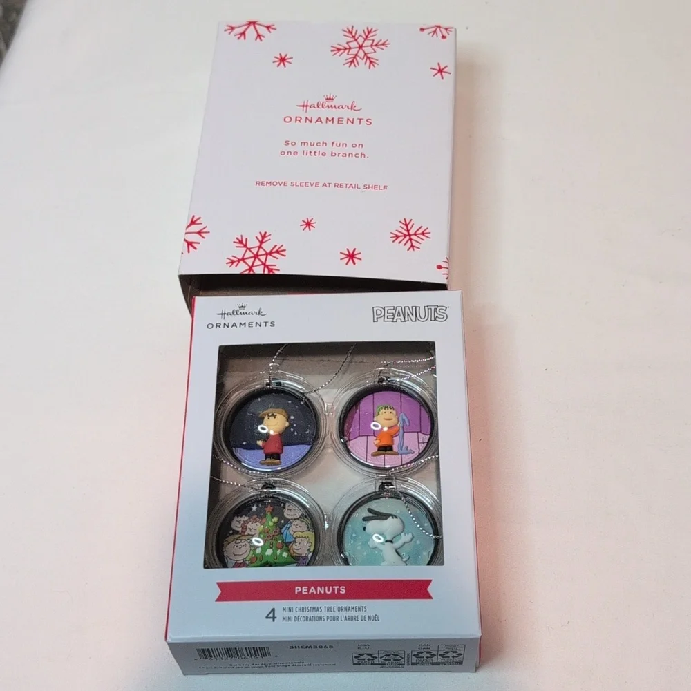 NIB Hallmark Peanuts Ornaments Set Of 4